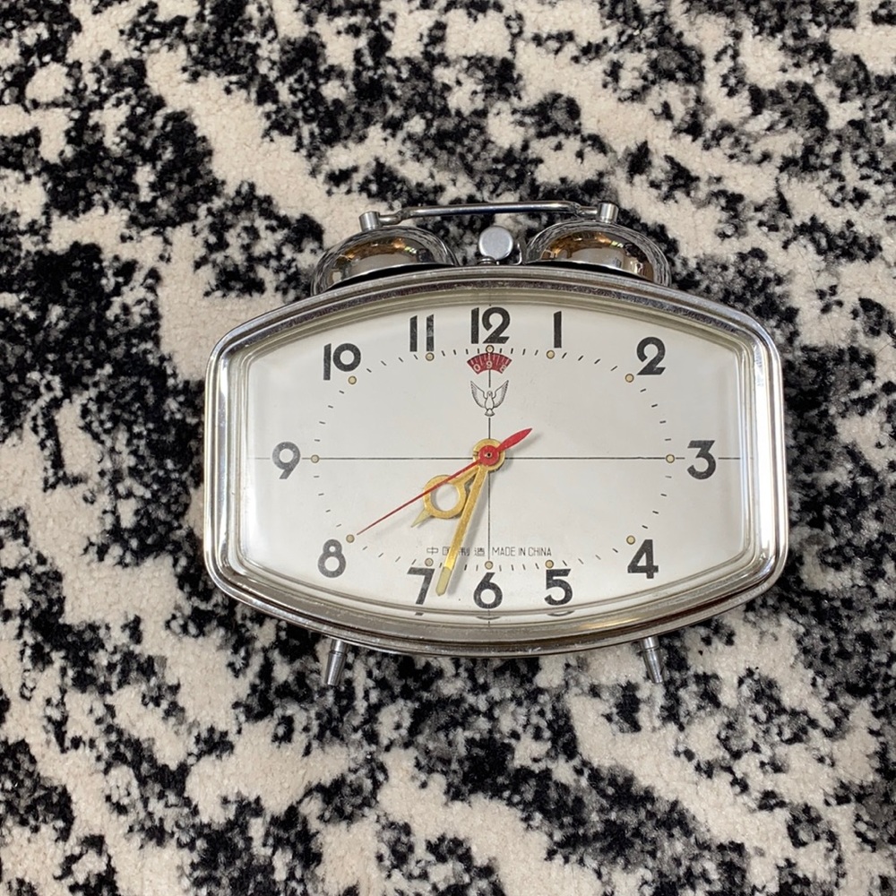 Vintage white dove alarm clock ⏰